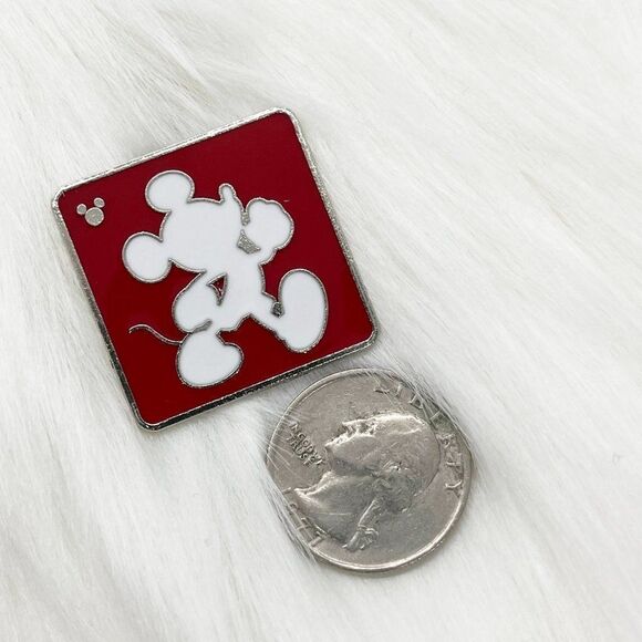 🔮‎ 5/$25 Disney Mickey Avenue Pin - Picture 2 of 3